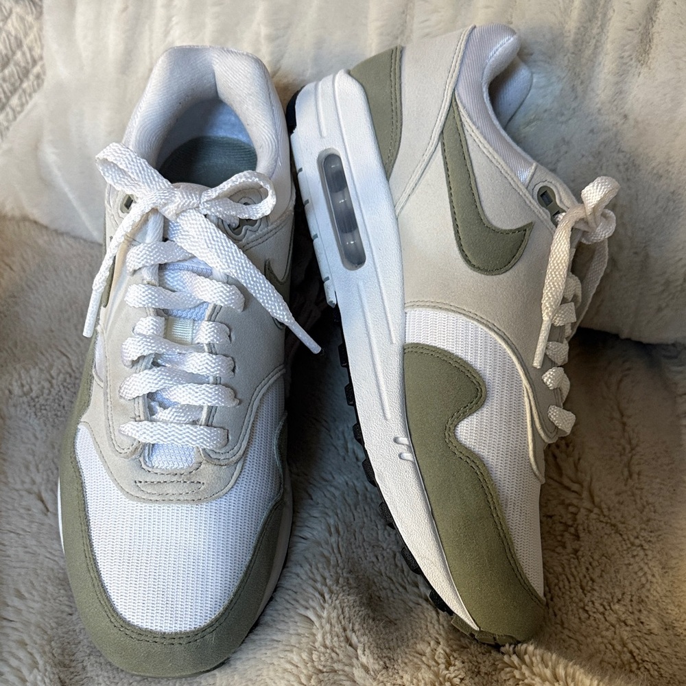 Nike Air Max 1 Sneakers “Light Army” Women’s Size 9.5!